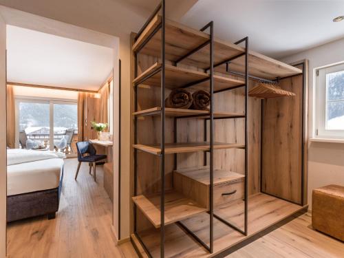 Ein Bett oder Betten in einem Zimmer der Unterkunft Liebes Caroline 4-Sterne-Hotel