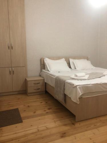 Ένα ή περισσότερα κρεβάτια σε δωμάτιο στο Cozy House