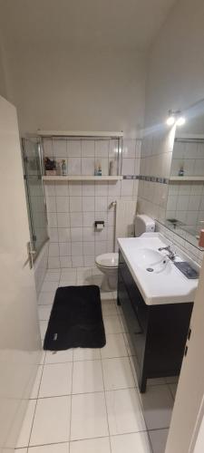 Ένα μπάνιο στο 2Zimmer Apartment mit Stellplatz