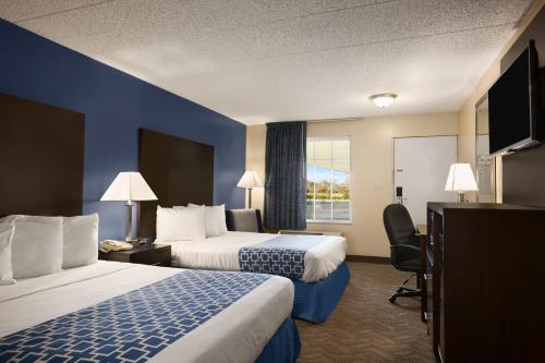 Foto da galeria de Days Inn & Suites by Wyndham Cherry Hill - Philadelphia em Cherry Hill