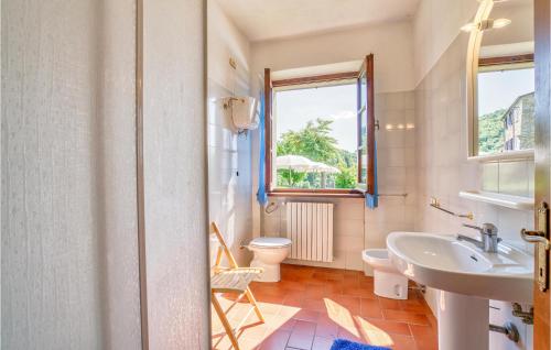 a bathroom with a sink and a toilet and a window at Gorgeous Apartment In Cortona Ar With Wifi in Poggioni