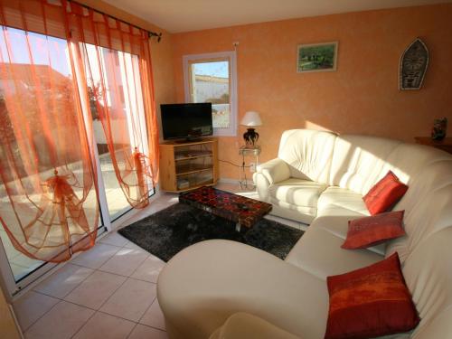 Photo de la galerie de l'établissement Maison plain-pied proche centre, terrasse, parking, La Tranche-sur-Mer - FR-1-22-252, à La Tranche-sur-Mer