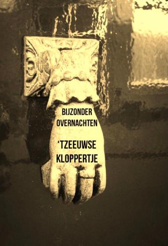 a sign on the side of a wall at BIJZONDER OVERNACHTEN tZEEUWSE KLOPPERTJE in Middelburg