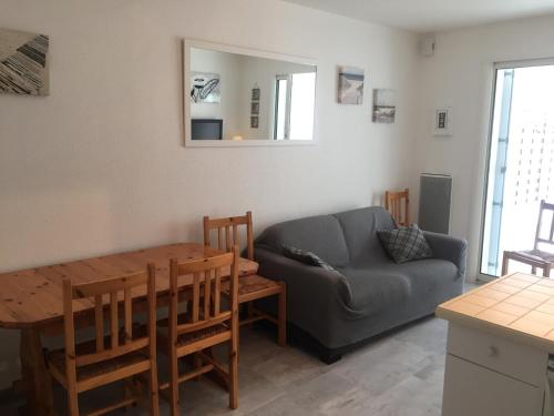 Photo de la galerie de l'établissement Maison à La Grière avec jardin privatif et parking, proche plage - FR-1-22-180, à La Tranche-sur-Mer