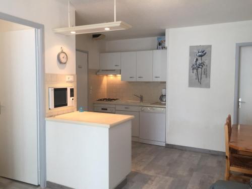 Photo de la galerie de l'établissement Maison à La Grière avec jardin privatif et parking, proche plage - FR-1-22-180, à La Tranche-sur-Mer