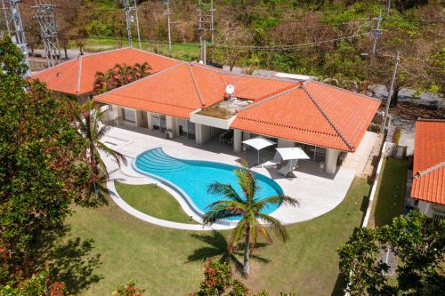 Bazén v ubytování Ocean Front Villa Ishigakijima Ⅲ nebo v jeho okolí