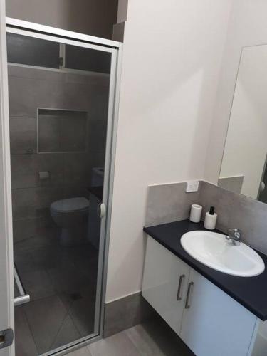 Ein Badezimmer in der Unterkunft Olley's Place