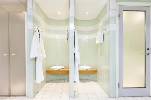 Ett badrum på Elite Hotel Stockholm Plaza
