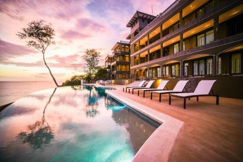 360 Splendor 104b-ocean View Condo-breakfast Included!
