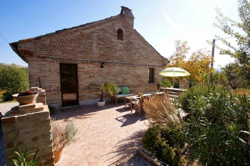 Charming 2-Bed Apartment in Petritoli