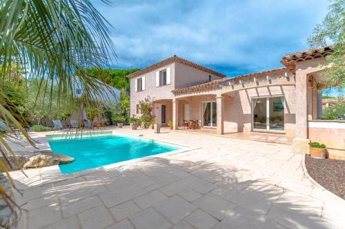 Villa for 9 people 15 mins walk from the beaches and the center of Ste Maxime