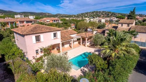 Villa for 9 people 15 mins walk from the beaches and the center of Ste Maxime