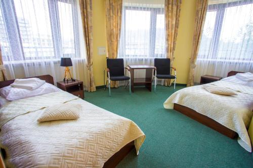 Postel nebo postele na pokoji v ubytování Farys - świetna lokalizacja, sauna, jacuzzi, piękne widoki z okien