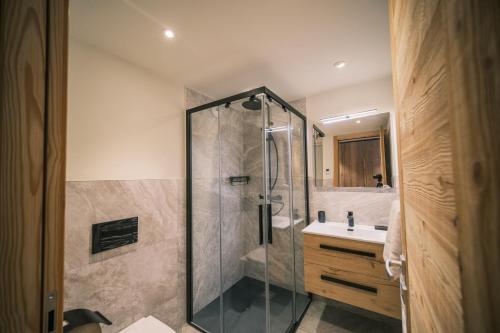 a bathroom with a shower and a sink at Loft Zodiak -Centre Ville , 5 Chambres+ Vue in Les Houches