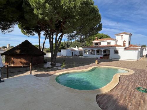 Piscina de la sau aproape de CÁDIZ - GANESHA acogedor apartamento en Chiclana de la Frontera, España