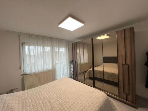 Llit o llits en una habitació de 3 Zimmerwohnung in Erbach