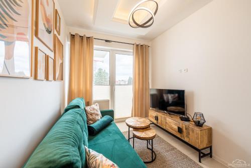 Televízia a/alebo spoločenská miestnosť v ubytovaní Horyzont Apartamenty - Kapitański Mostek- BLISKO PORTU- Śniadania