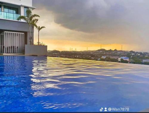 Bazén v ubytování Homestay Casa Mewah Suites 3 Bedroom Bandar Baru Bangi nebo v jeho okolí