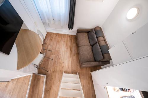 - une vue sur un salon dans une petite maison dans l'établissement Paris 5e entre Notre Dame & Pantheon, à Paris