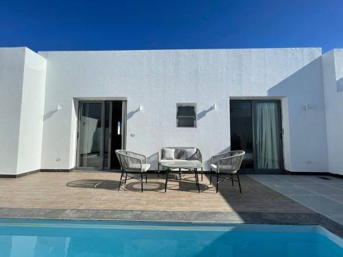 2 bedroom with a private heated pool in Sholan2