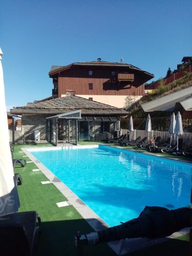 Photo de la galerie de l'établissement Appartement calme au pied des pistes, à Valmeinier