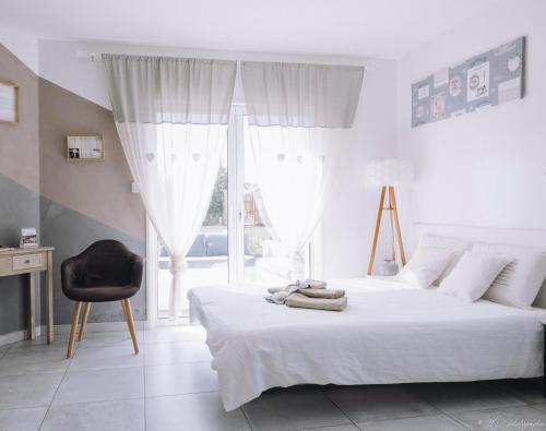 Katil atau katil-katil dalam bilik di Gîte "Le Mesminois" établissement avec espace bien-être et sauna