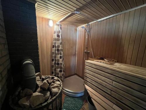 Vonios kambarys apgyvendinimo įstaigoje Poilsis prie Žeimenio ežero