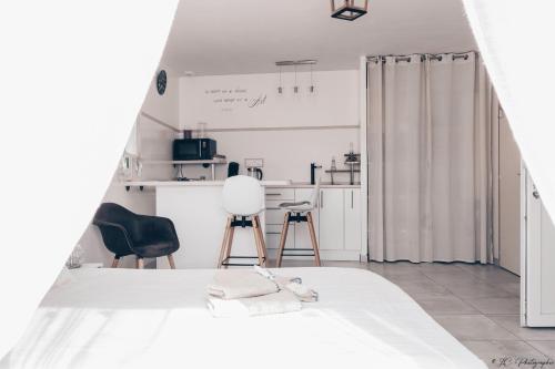 Dapur atau dapur kecil di Gîte "Le Mesminois" établissement avec espace bien-être et sauna