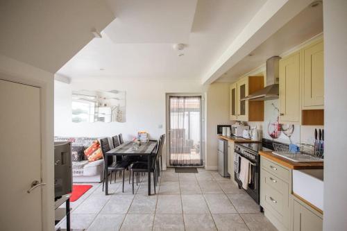 Kuchyň nebo kuchyňský kout v ubytování Blackberry Annex. Detached cottage. Rural location