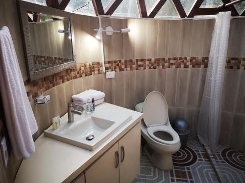 Ένα μπάνιο στο Tybyn Geo Lodge