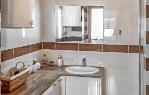 A bathroom at Stunning Home In Barczewo With Kitchen