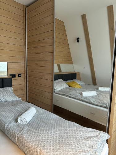 Tempat tidur dalam kamar di Ski & Relax Apartment Bjelašnica