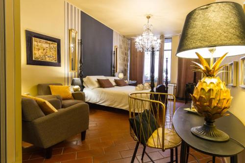 a living room with a bed and a table with a lamp at Torre Di Vico Residenza D'Epoca in Viterbo