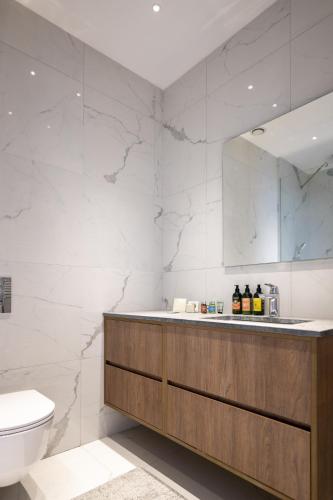 Ένα μπάνιο στο 360 Nicosia - 1 bedroom Luxurious Residence