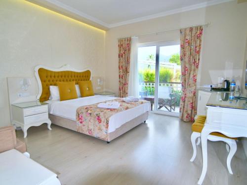 Göcek Naz Hotelにあるベッド