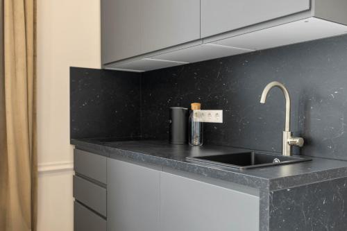 a kitchen counter with a sink and a faucet at NEW I LUXUS Suite I Kingbed I Center in Augsburg