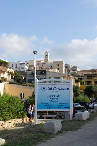 a sign in front of a parking lot at Hotel Corallaro in Santa Teresa Gallura
