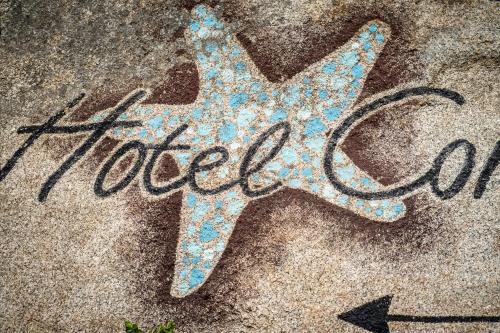 a star painted on the ground with the word weed at Hotel Corallaro in Santa Teresa Gallura