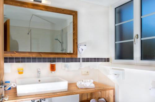 Un baño de Hotel Gasthof Weiherbad
