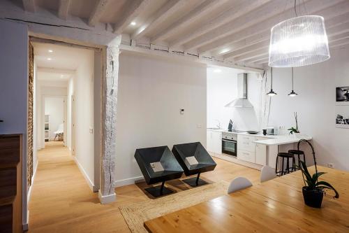 Eldhús eða eldhúskrókur á Apartamento minimalista en el corazón de Bilbao