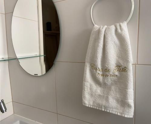 Ένα μπάνιο στο Apartamento térreo confortável no Condomínio Villa das Águas