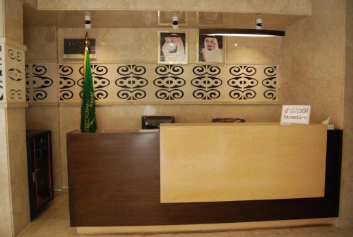 a counter in a restaurant with a sign on it at اجنحة المحمل للشقق الفندقية in Jeddah