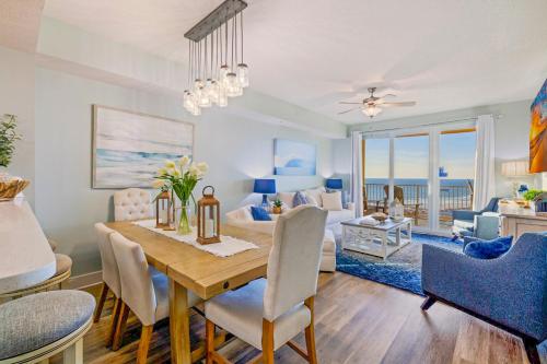 Posezení v ubytování Oceanview 3BR Near Pier Park, Pool and Hot Tub
