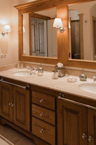 a bathroom with two sinks and a large mirror at Quinta da Bella Vista - Historic Home and Farm in Sintra