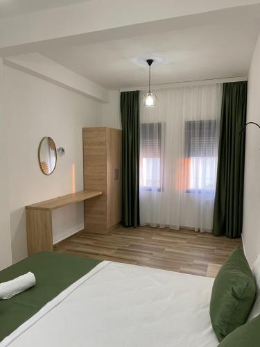 Ένα ή περισσότερα κρεβάτια σε δωμάτιο στο Xhan Apartments