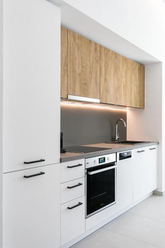 Kuchyň nebo kuchyňský kout v ubytování Seanfinity Beachfront Suites