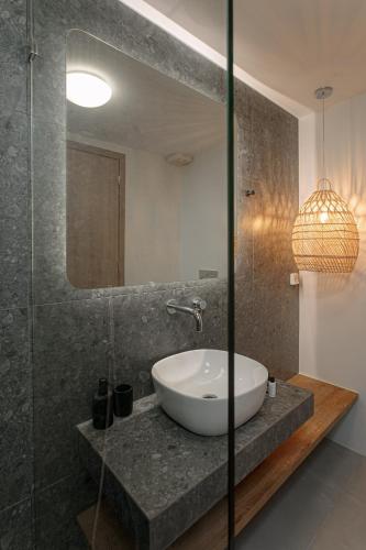 Koupelna v ubytování Seanfinity Beachfront Suites