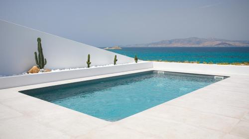 Bazén v ubytování Seanfinity Beachfront Suites nebo v jeho okolí