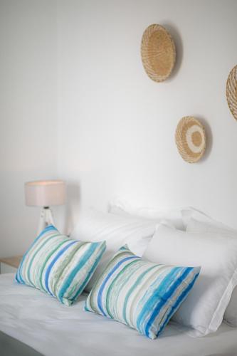 Postel nebo postele na pokoji v ubytování Seanfinity Beachfront Suites