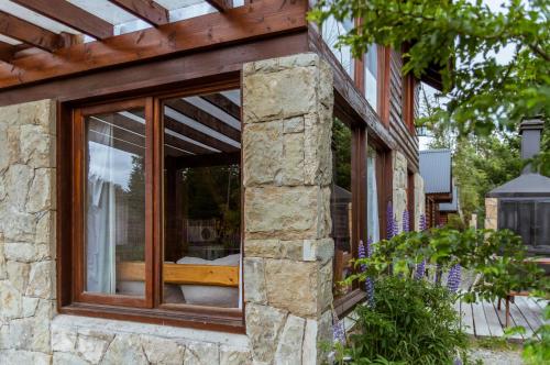 a window on the side of a house at BOG Ocrehue - Cabanas in Villa La Angostura